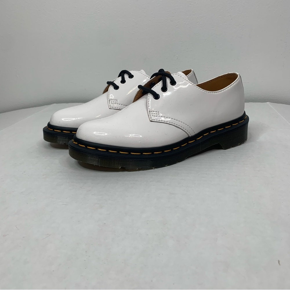 New Dr. Martens White Oxford shoe Size 5.